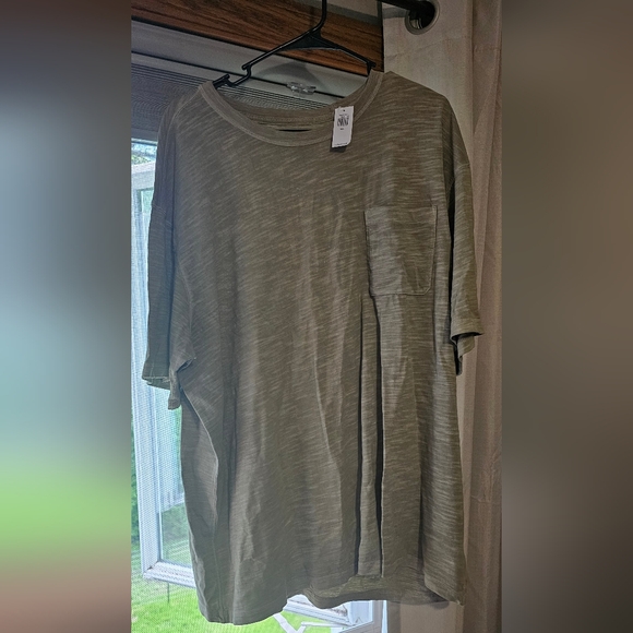 NWT - Old Navy Tee - Picture 4 of 7